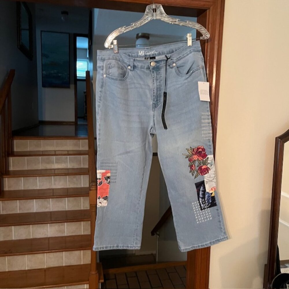 NWT DG2 Diane Gilman Stretch Embroidered Cropped Jean 654-662 Chambray Size 14 - Picture 3 of 9